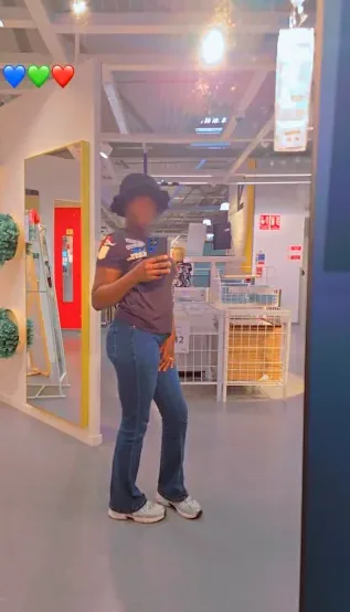 Alexandra, 29 anni